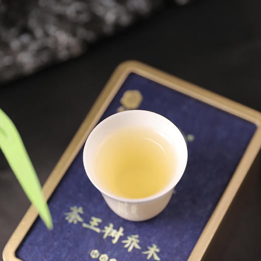【买3送1】2017《茶王树乔木》春茶 50克/盒  生茶散茶 商品图4