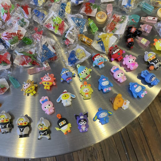 🌈拆拆乐！新品30个惊喜‼️⚡️📣 让孩子体验一次戳30个洞洞乐的快感！😍整整一套30个洞洞盒！超大份的治愈玩具～交朋友一人戳一份看看会抽到什么呢❓ 【30个惊喜拆拆乐】【一共8个款式】洞洞乐～ 商品图8