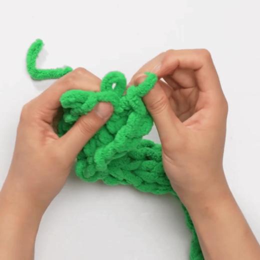 🌈冬季实用手工绝绝子!!DIY手编暖冬三件套围巾🧣+帽子👒+包包👜】💰88元超值到手❗ 孩子能自己编毛线，主打保暖又实用💯锻炼孩子动手能力，培养自给自足意识！✅步骤简单，一直手指绕圈圈  商品图13