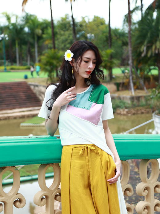 水木清华拼色不规则上衣 商品图4