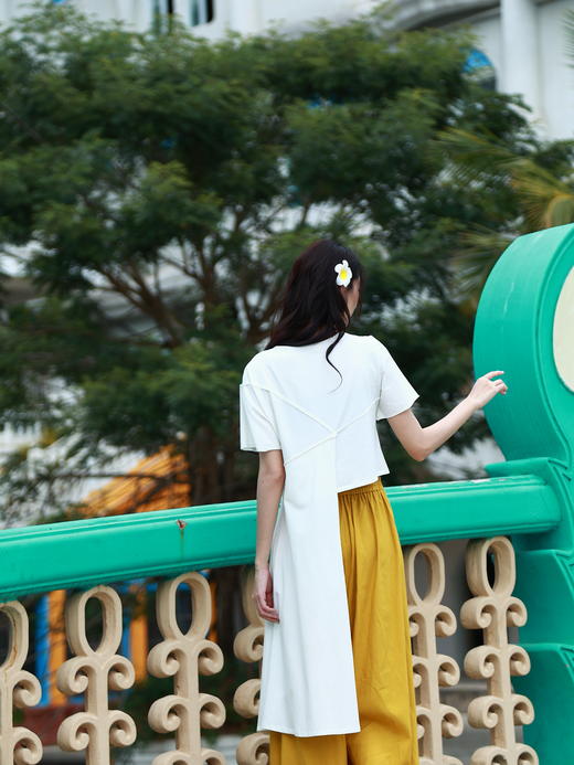 水木清华拼色不规则上衣 商品图3