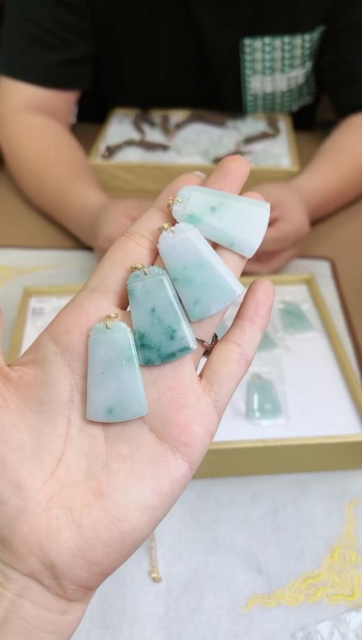 18K翡翠吊坠-飘蓝花梯形无事牌 商品图0