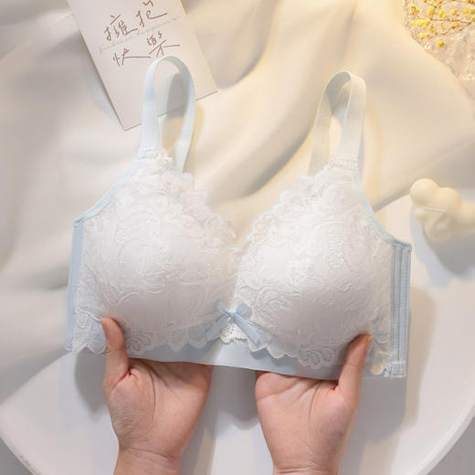 【买内衣！送内裤！】新款大胸显小文胸，温柔带甜！无钢圈设计，轻盈舒适，衬托完美曲线。花边蕾丝的点缀，散发出浪漫气息，成为性感女神！ 商品图4
