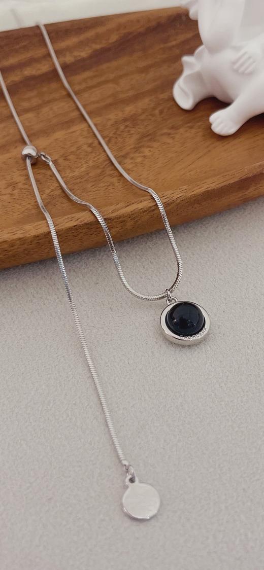 Oflye潮流饰品 天然贝母黑白圆形双面几何吊坠时尚抽拉设计长款项链 商品图3