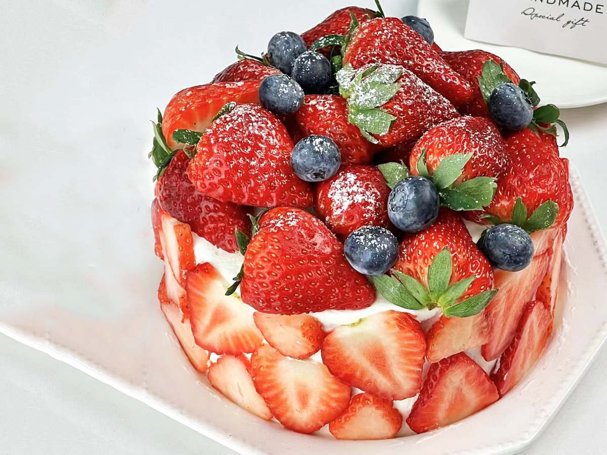 🍓草莓多多 | 三倍满料草莓红丝绒蛋糕