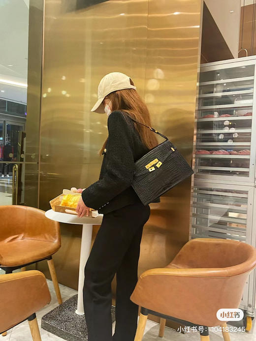 Manhattan 曼哈顿-黑色鳄鱼纹中号 商品图2