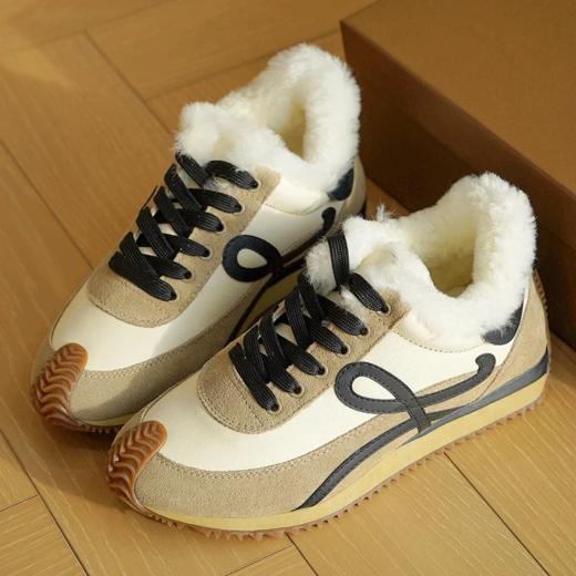 全国包邮！官网同款售价1900+！罗意威加毛德训阿甘鞋 ，增高4cm，时髦也可以的美的毫不费力！进口牛皮 +内里澳洲进口羊毛，保暖时尚！【无标发货，支持七天无理由退换货】 商品图13