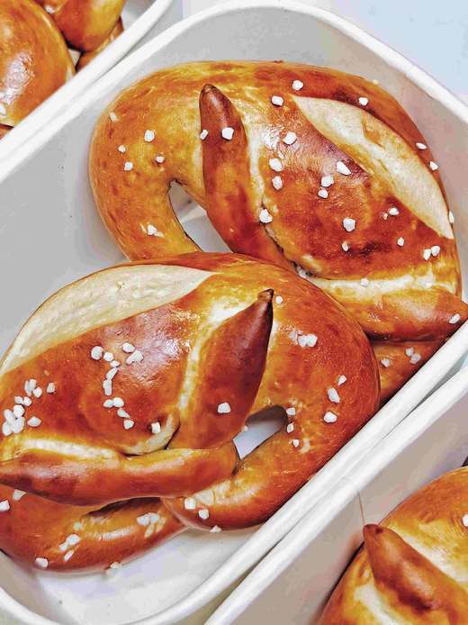 碱水面包 咸的！ 咸的！ 冷冻保存一个月，或者室温尽快吃 商品图4