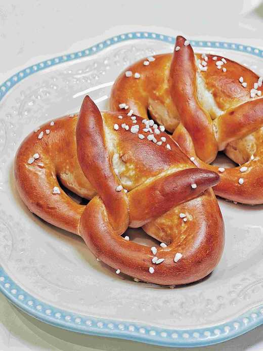 碱水面包 咸的！ 咸的！ 冷冻保存一个月，或者室温尽快吃 商品图0