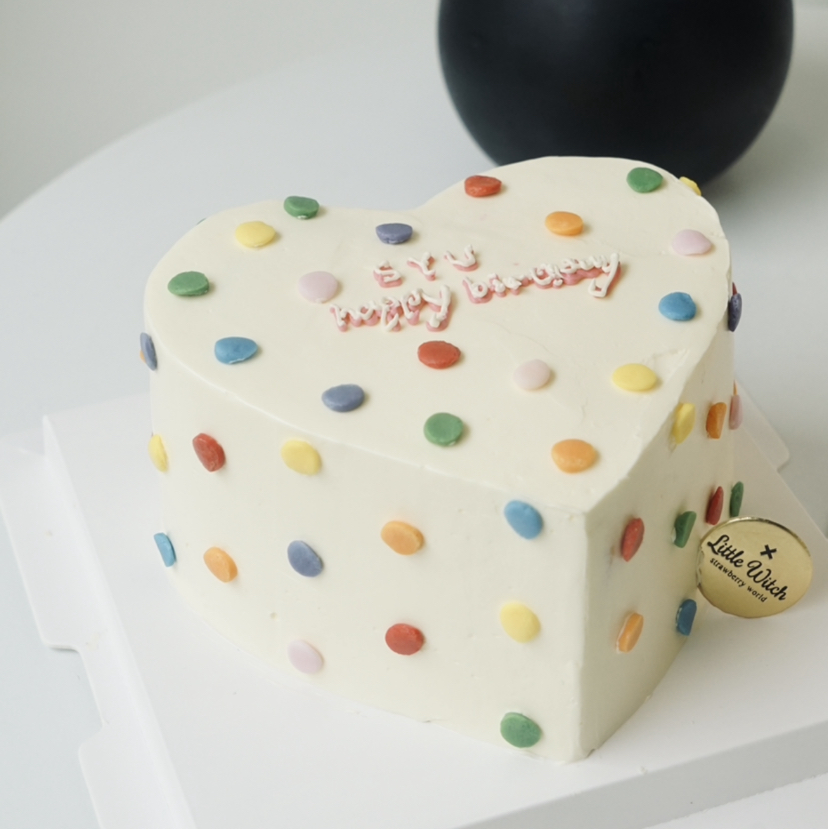 LITTLE WITCH 简约的心型波点点蛋糕