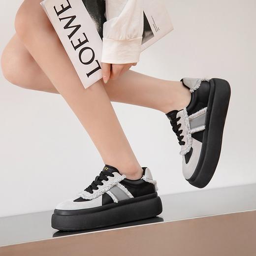 ZHR运动鞋女2023秋冬季新款平底百搭轻便跑步复古毛边厚底休闲鞋 商品图1