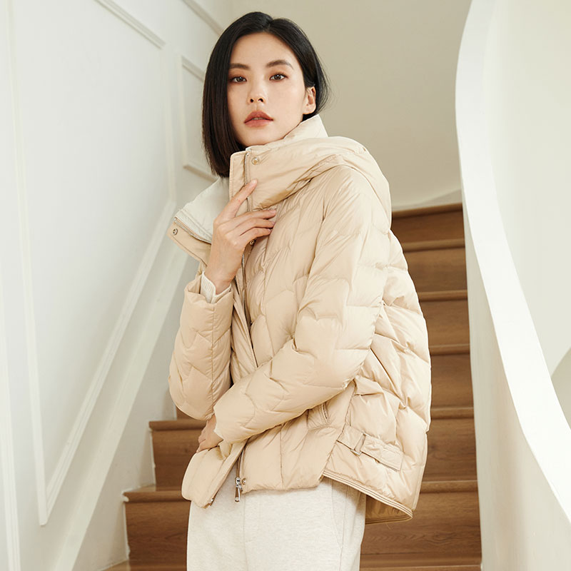 玳莎女装撞色领连帽白鸭绒羽绒服冬季时尚轻薄保暖短外套  DD41302