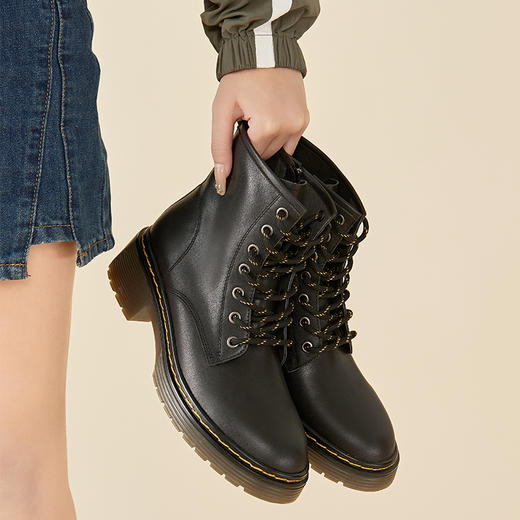 Safiya/索菲娅2023新品机车风英伦绑带马丁靴 SF34116058 商品图0