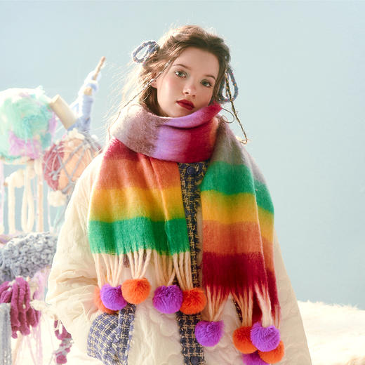 两三事梦彩纪元2024冬季新款复古毛球装饰彩虹色毛呢围巾女款 商品图3