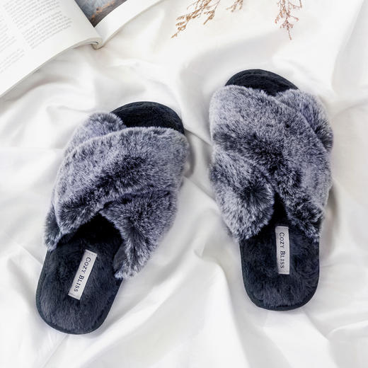 外贸出口❗️「COZYBLISS 高品质仿兔毛拖鞋」 超高颜值，质感超绝，舒适与造型感兼备，采用人造皮面料+亲肤羊毛衬里，耐用亲肤不脱落防褪色 记忆泡沫鞋垫缓解一整天辛苦工作 7款颜色选择✔️ 商品图3