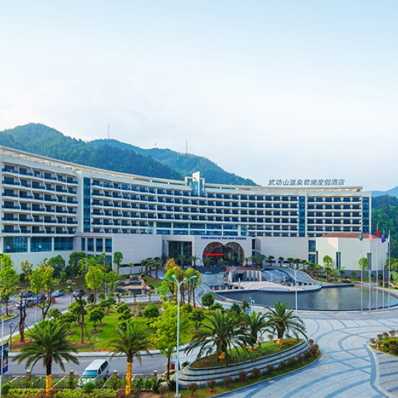 【双5A明月山+武功山赏花泡温泉预售】 江西武功山温泉君澜酒店￥999元起/单人4晚/6晚春光相约旅居，2人起订，徜徉花海，近羊狮幕、万龙山竹海槽、龙溪秘境！