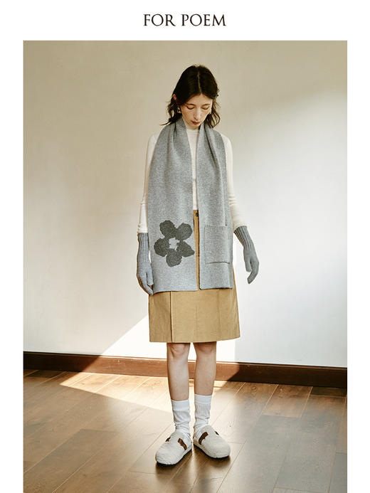 ForPoem 现货 23/AW原创设计秋冬新款亲肤保暖花朵口袋围巾 商品图4