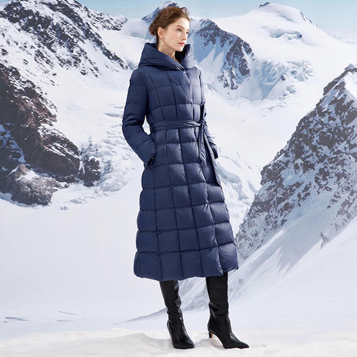 EITIE爱特爱连帽立领格子收腰长款显瘦纯色加厚羽绒服冬季新款D2311209 商品图6