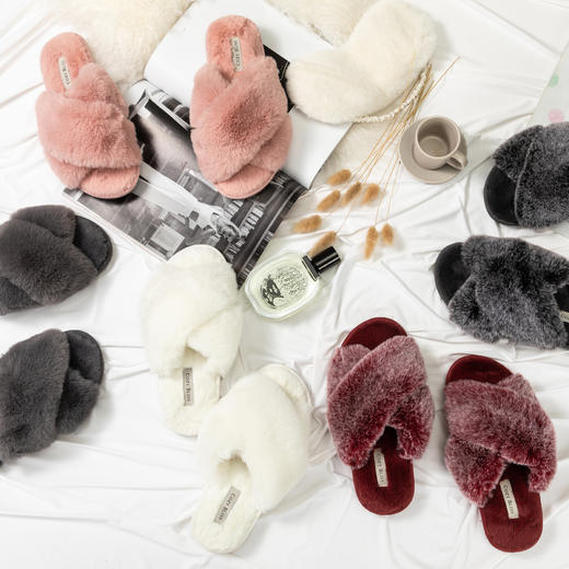 外贸出口❗️「COZYBLISS 高品质仿兔毛拖鞋」 超高颜值，质感超绝，舒适与造型感兼备，采用人造皮面料+亲肤羊毛衬里，耐用亲肤不脱落防褪色 记忆泡沫鞋垫缓解一整天辛苦工作 7款颜色选择✔️ 商品图0