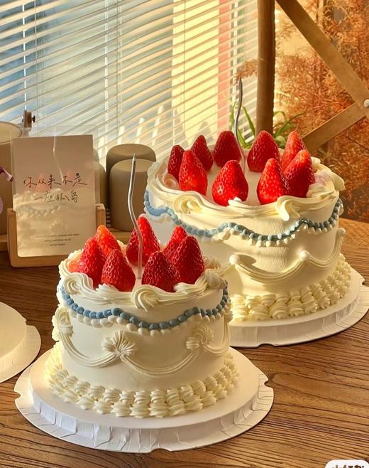 【优品系列】---【简约花边小草莓】女士水果花边蛋糕 商品图0