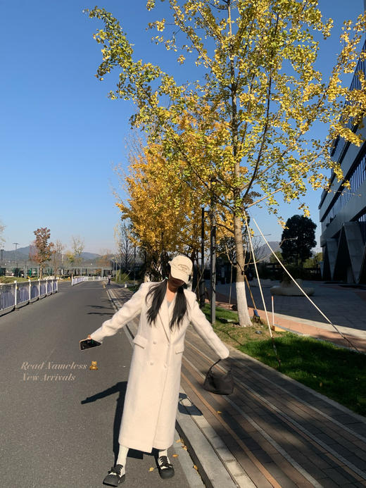 Read Nameless /韩素希白色绵羊毛大衣 商品图0