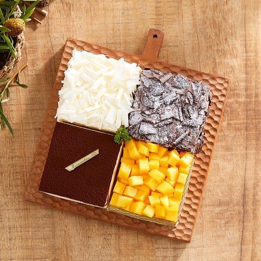 【镇店之宝】四重奏蛋糕，4种热销蛋糕口味，打败选择困难症，满足全家人不同口味，适合20~25人食用（深圳幸福西饼蛋糕） 商品图1