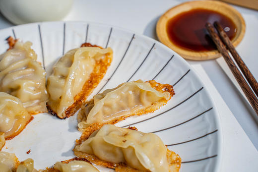 7分钟煎出完美冰花!【日式脆皮煎饺】猪肉玉米粒+牛肉煎饺两种口味！无需解冻 无需加油和水 简单易做 厨房小白也不会翻车~ 商品图6