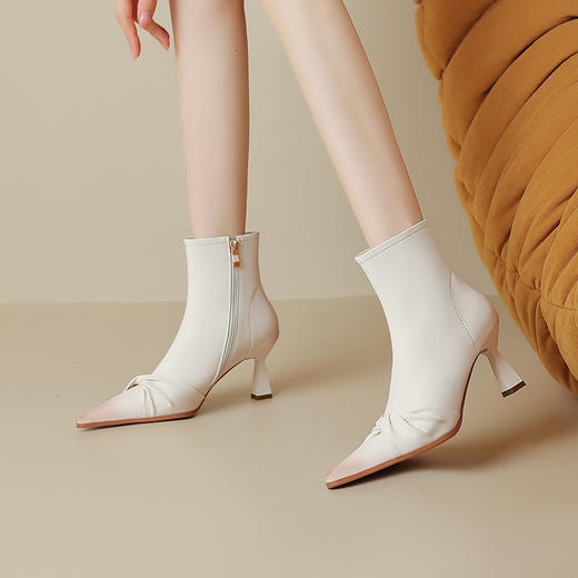 OLD- M7435黑色高跟短靴2023秋冬新款女士细跟尖头裸靴气质白色时尚小跟皮鞋 商品图1