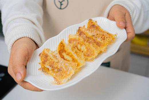 7分钟煎出完美冰花!【日式脆皮煎饺】猪肉玉米粒+牛肉煎饺两种口味！无需解冻 无需加油和水 简单易做 厨房小白也不会翻车~ 商品图8
