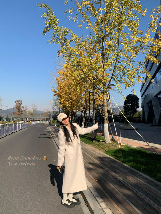 Read Nameless /韩素希白色绵羊毛大衣 商品图2