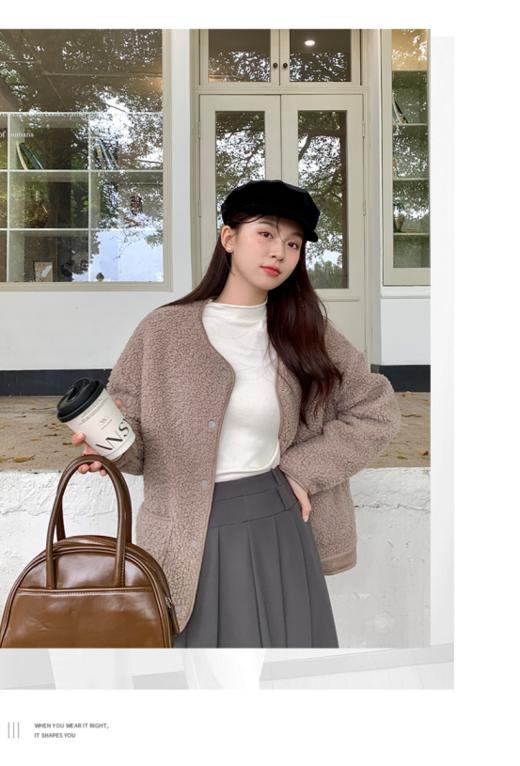 【Avann高定小羊驼外套-9720】纯手工剪裁，重工版型；💕600g克重，保暖不臃肿，🌻毛绒绒质感，一秒瓦解冬日沉闷感；版型、做工、🌟裁剪都没得挑，版型比较宽松，✅上身比较有空间感，很舒服 商品图2