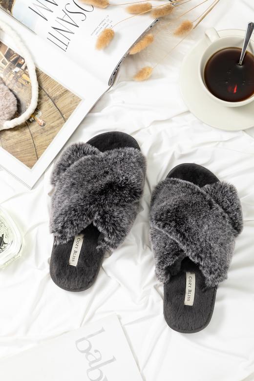 外贸出口❗️「COZYBLISS 高品质仿兔毛拖鞋」 超高颜值，质感超绝，舒适与造型感兼备，采用人造皮面料+亲肤羊毛衬里，耐用亲肤不脱落防褪色 记忆泡沫鞋垫缓解一整天辛苦工作 7款颜色选择✔️ 商品图6