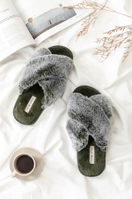 外贸出口❗️「COZYBLISS 高品质仿兔毛拖鞋」 超高颜值，质感超绝，舒适与造型感兼备，采用人造皮面料+亲肤羊毛衬里，耐用亲肤不脱落防褪色 记忆泡沫鞋垫缓解一整天辛苦工作 7款颜色选择✔️ 商品图1