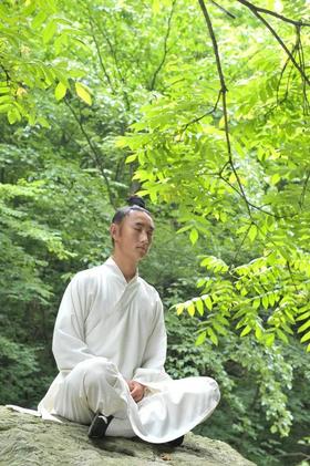 8个动作每天练10分钟，肚子平了，背不驼了，气色也变好了！