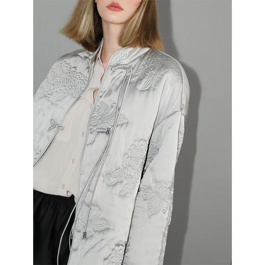 COCOBELLA新中式缎面刺绣盘扣棉服女国风轻型绗棉外套MF3002 商品图4