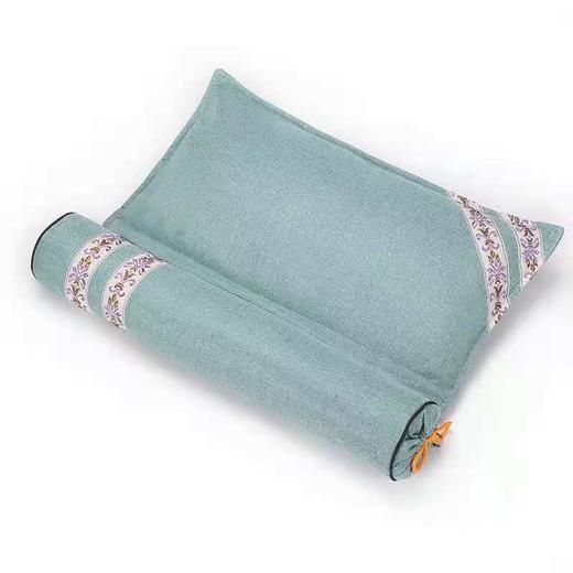 【枕心之选】温暖你的梦，拥抱艾草的魅力。 舒适可拆卸艾枕，为你提供无微不至的呵护。 枕心圆柱设计，轻松矫正颈椎，护航健康睡眠。 缠绵艾灸，守护你的颈颂。用心才是好的选择！ 商品图4