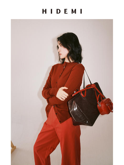 HIDEMI 节日系列车厘子红美利奴羊毛纽扣小立领针织开衫毛衣 商品图4