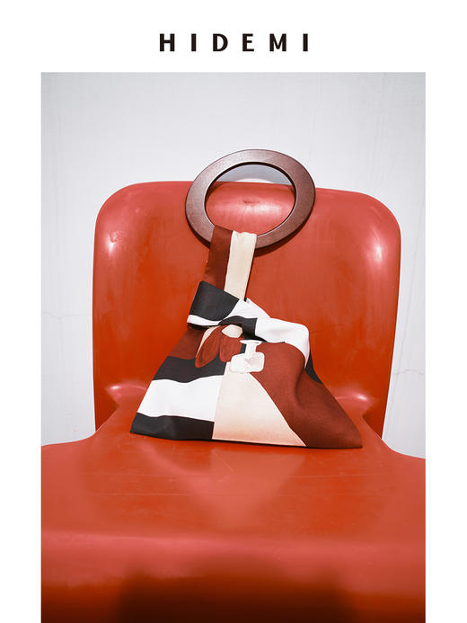 HIDEMI 节日系列“红色的房间”手绘印花限定多用式设计感可拆卸木质手柄手提包 商品图2