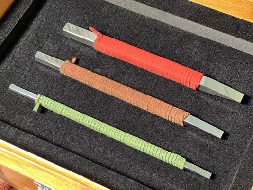 特别推荐：整体镜面超硬白钢刻刀优惠套装，售价199元
 
这是一个朋友的自有产品，六年销售三万支以上！瑞典一胜百整体超硬白钢，硬度达到了66-68HRc，刀身整体纯人工全反射镜面精磨篆刻刀 商品图3