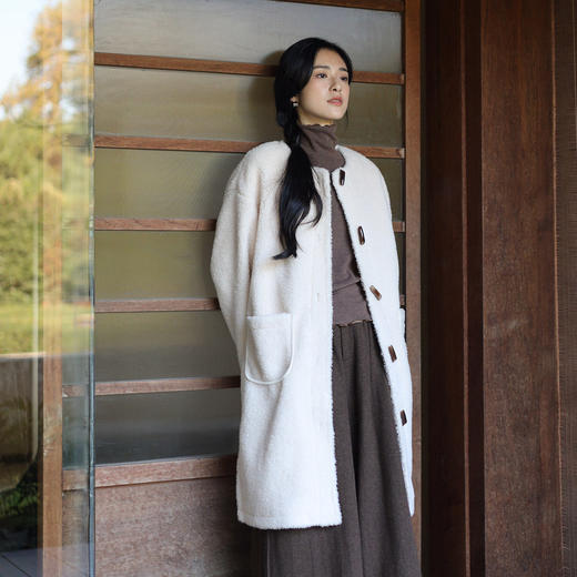 绽放946朵/高端羊羔毛内加摇粒绒加厚保暖中长款米色温柔羊毛外套 商品图1