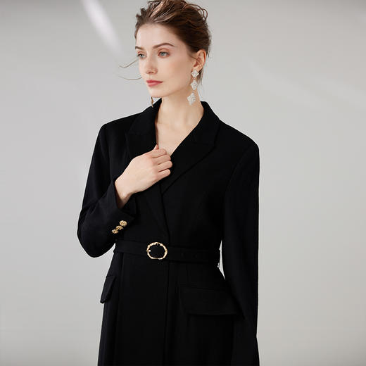 EITIE爱特爱冬新款大气优雅时尚通勤收腰显瘦黑色连衣裙7207912 商品图7