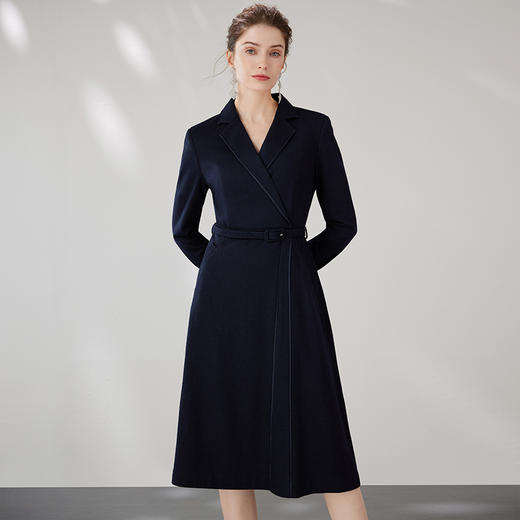 EITIE爱特爱冬季新款气质翻领显瘦收腰中长款连衣裙7207910 商品图3