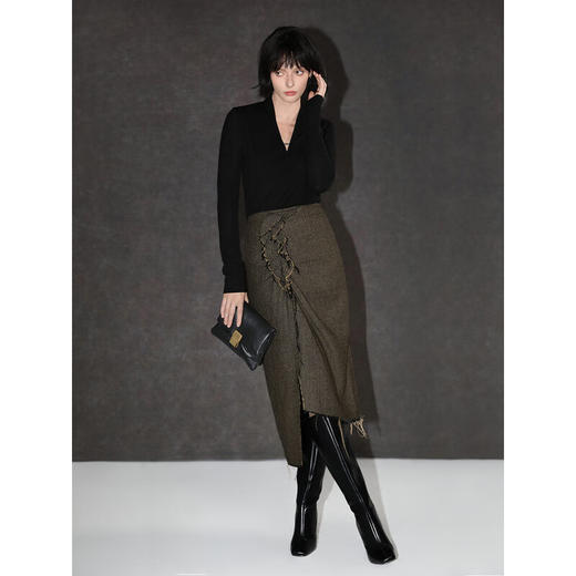 COCOBELLA立体堆褶通勤半身裙女不规则毛边气质包臀裙HS926 商品图3