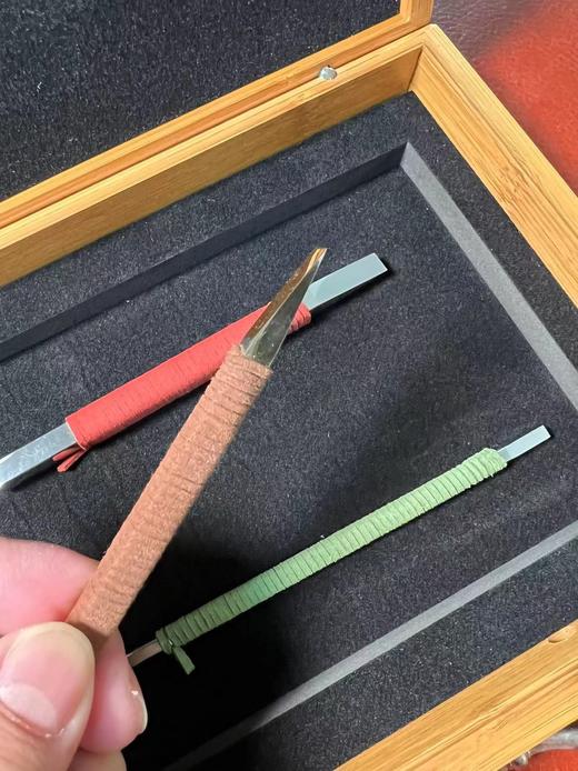 特别推荐：整体镜面超硬白钢刻刀优惠套装，售价199元
 
这是一个朋友的自有产品，六年销售三万支以上！瑞典一胜百整体超硬白钢，硬度达到了66-68HRc，刀身整体纯人工全反射镜面精磨篆刻刀 商品图5