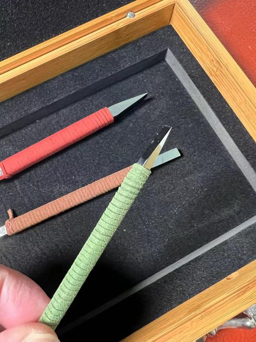 特别推荐：整体镜面超硬白钢刻刀优惠套装，售价199元
 
这是一个朋友的自有产品，六年销售三万支以上！瑞典一胜百整体超硬白钢，硬度达到了66-68HRc，刀身整体纯人工全反射镜面精磨篆刻刀 商品图6