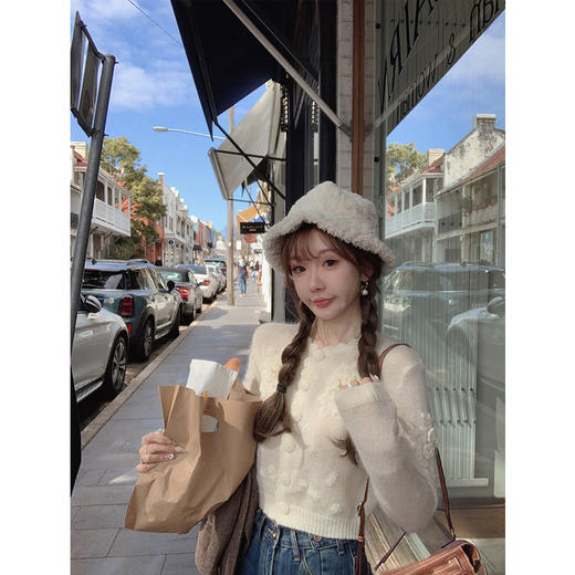 金蘑菇菇 浅做波德莱尔女孩 可爱球球毛衣/ 手工立体钩花甜美上衣 商品图0