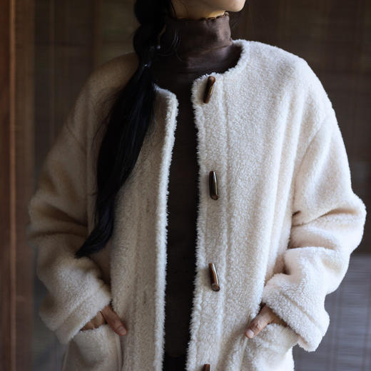 绽放946朵/高端羊羔毛内加摇粒绒加厚保暖中长款米色温柔羊毛外套 商品图2