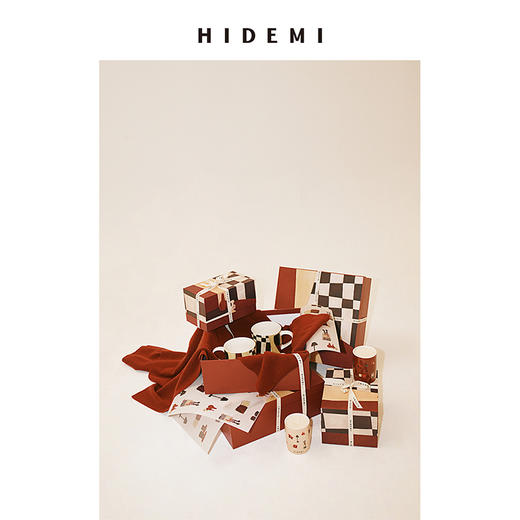 HIDEMI 节日系列“红色的房间”手绘印花限定圆形抱枕 商品图4