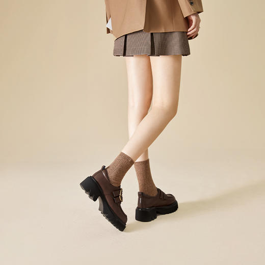 西遇厚底乐福鞋女新款心形金扣学院风深口单鞋黑色小皮鞋D0346263 商品图1