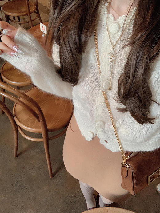 金蘑菇菇 浅做波德莱尔女孩 可爱球球毛衣/ 手工立体钩花甜美上衣 商品图2